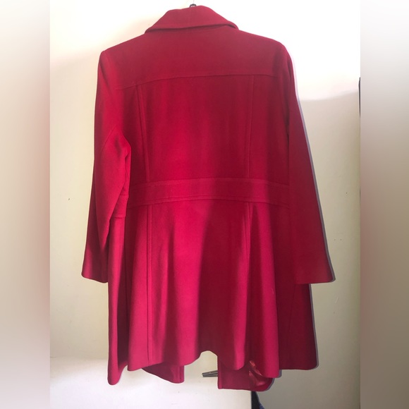 Woman’s Coat - Picture 2 of 2